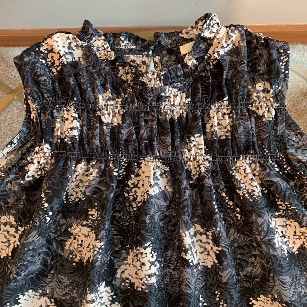Joie Sleeveless Floral hydrangea top - Picture 13 of 16